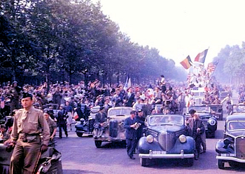 Défilé à Paris le 25 août 1944